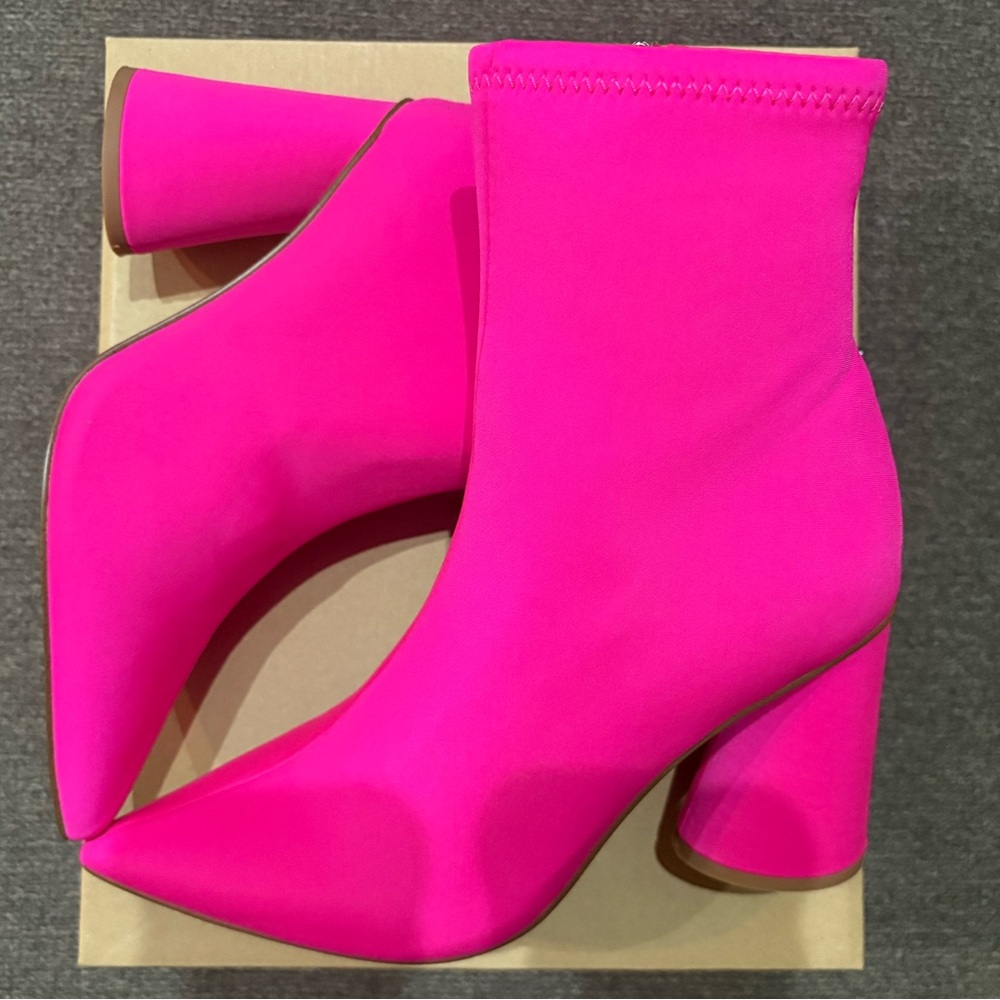 Steve Madden Vibrant Pink Women's Ankle Boots SZ 8 brand new in the box